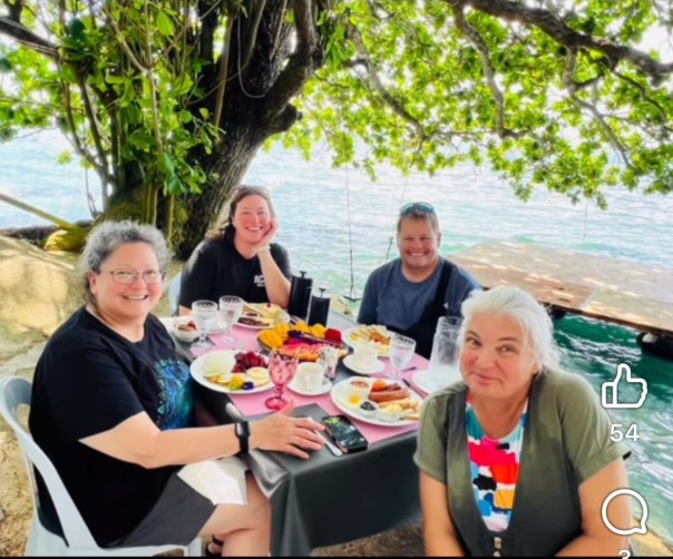 the new friends we had fun diving with --- eating breakfast at the most adorable restaurant. 